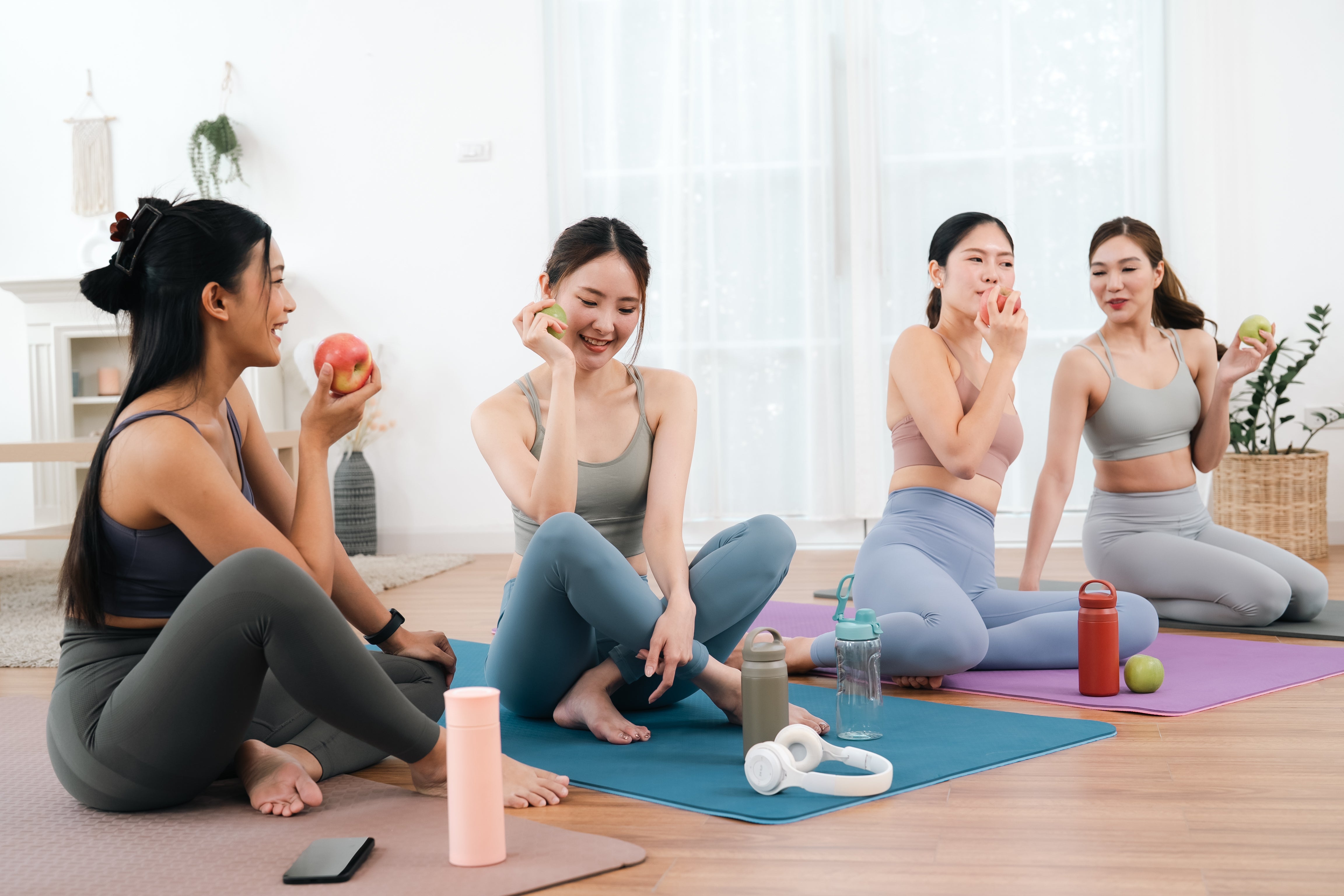 smiling-women-in-workout-clothes-sitting-and-eatin-2026-04-27-19-44-34-utc.jpg